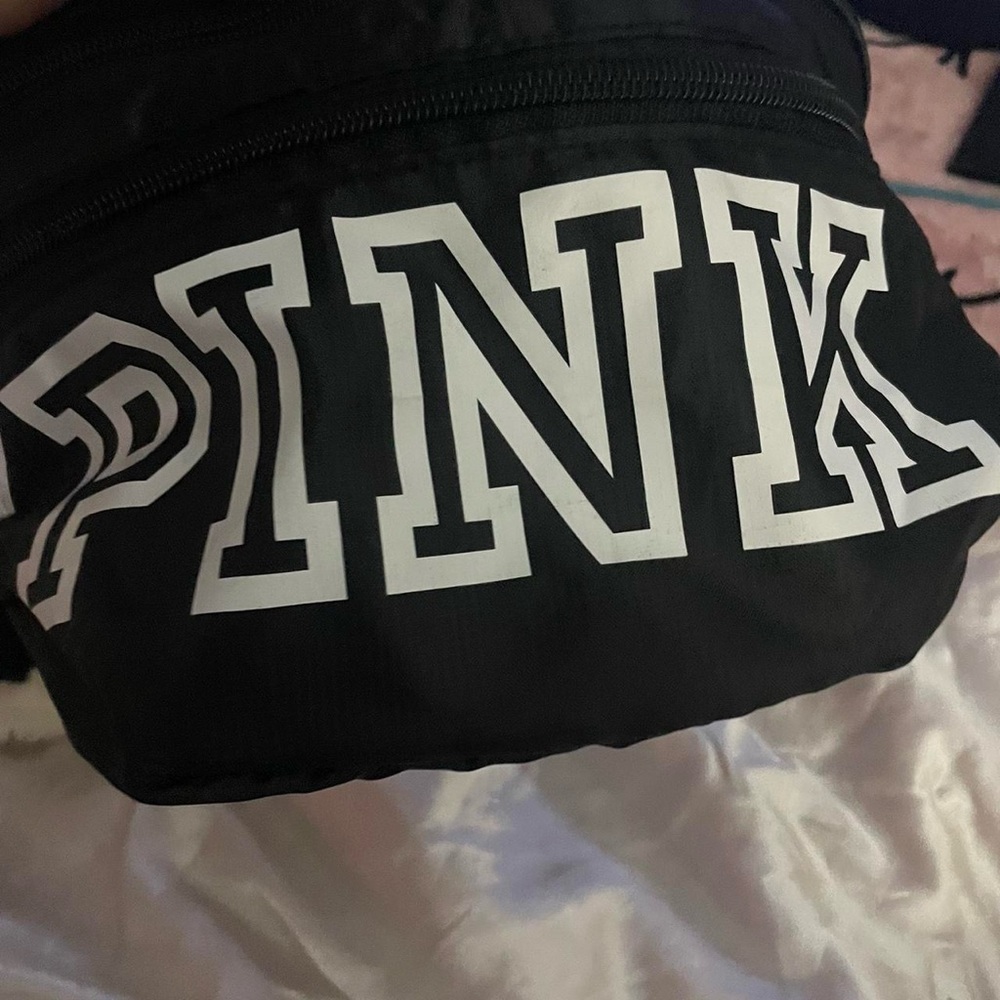 PINK fanny pack that turns into a bookbag, never used and in good condition